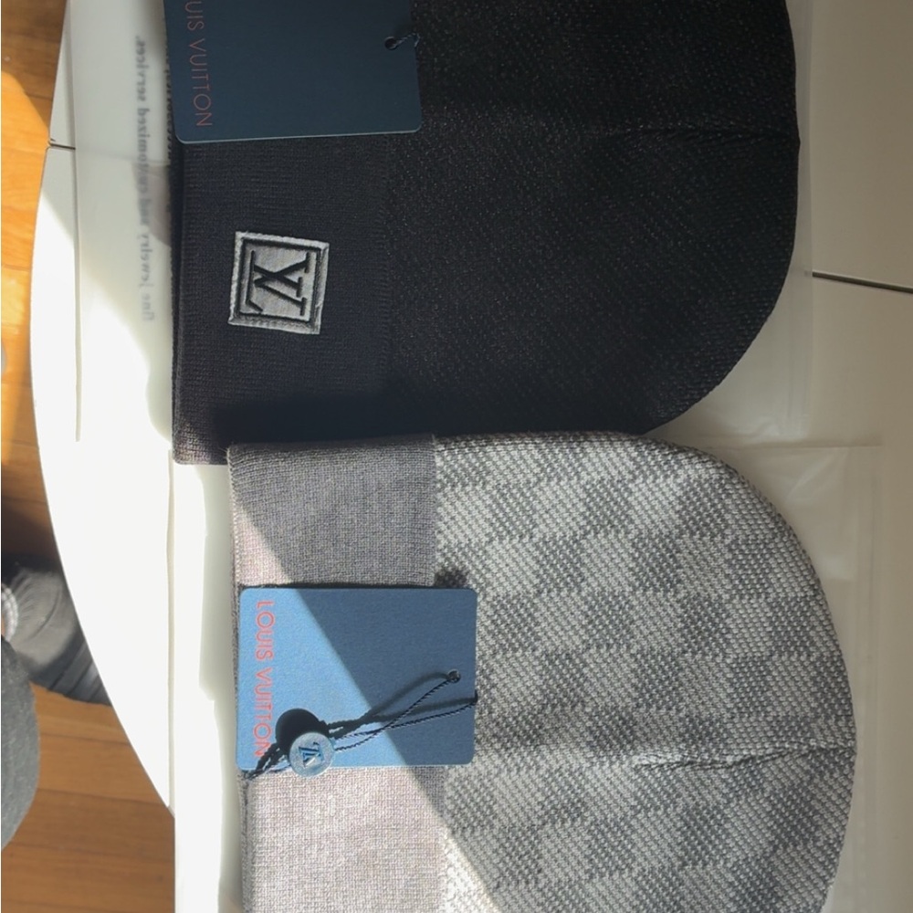 Louis Vuitton Grey/Blacl Knit Beanie with LV Patch - Picture 4 of 4